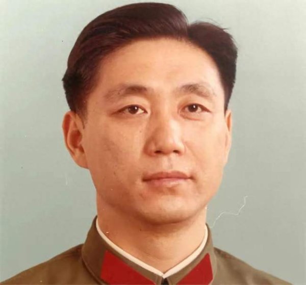 端盛康优配 1975年，王洪文被毛主席放弃，他回到上海后说：要有打游击的准备